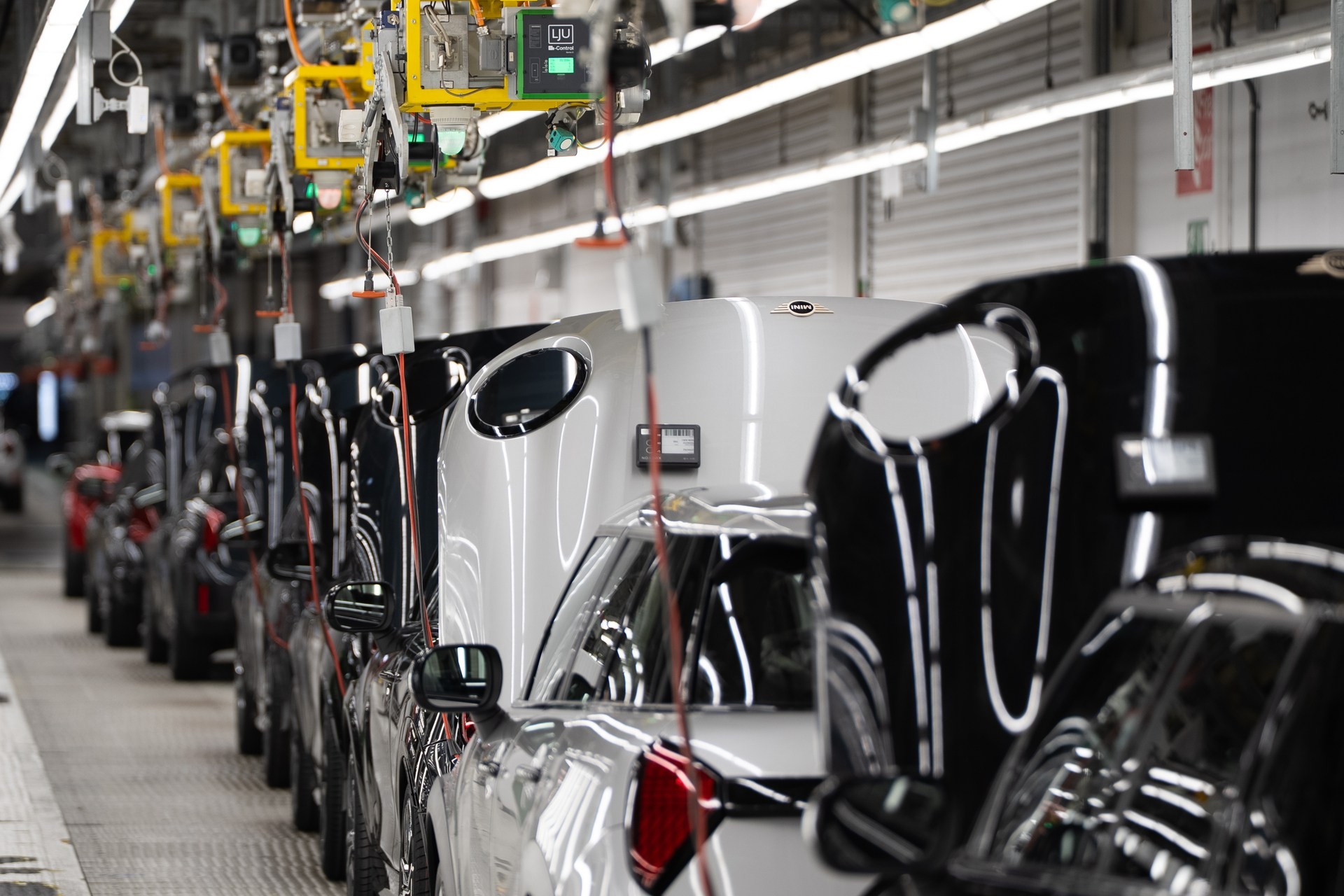 Produção e montagem do MINI na fábrica do BMW Group, 2026.